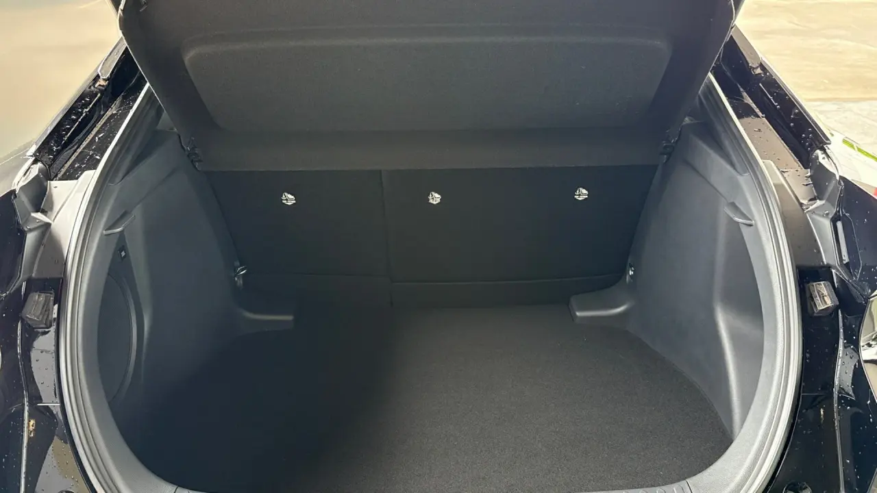 2025 Toyota C-HR Hybrid Gallery Image 7