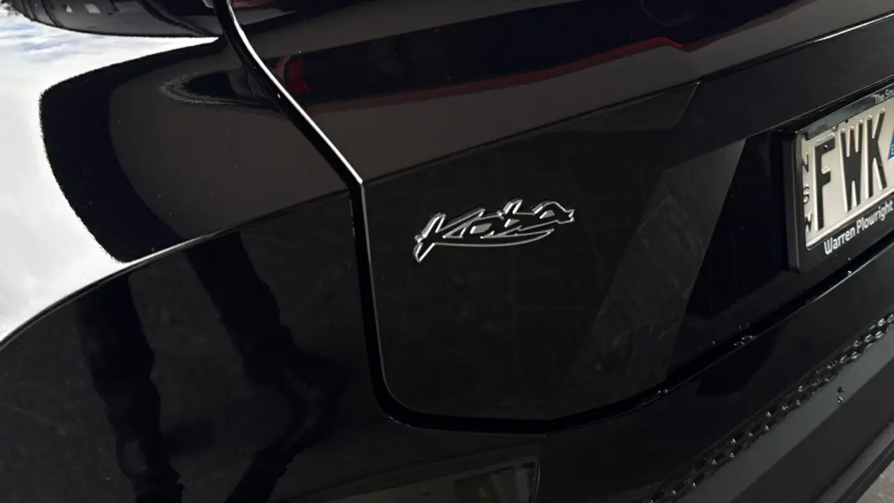 2025 Toyota C-HR Hybrid Gallery Image 8