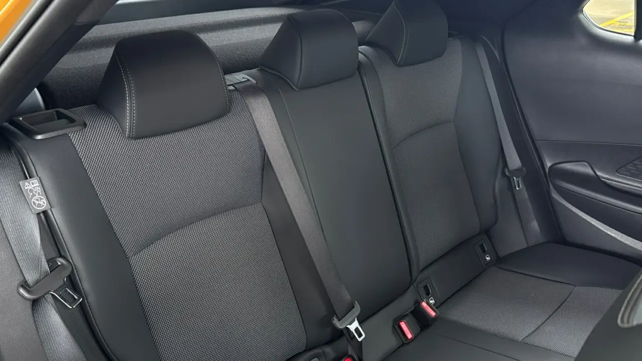 2025 Toyota C-HR Hybrid Gallery Image 9