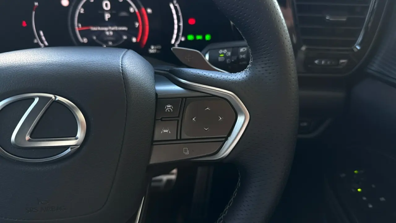 2025 Lexus NX350 Gallery Image 15