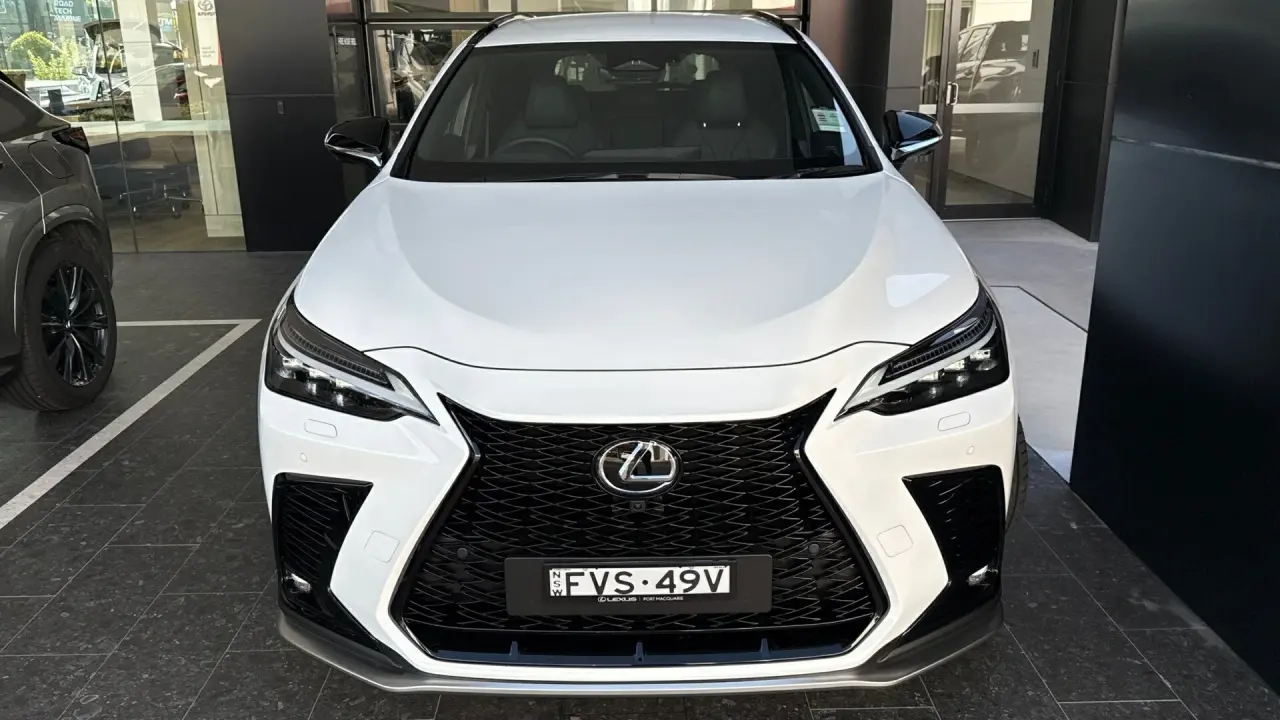 2025 Lexus NX350 Gallery Image 2
