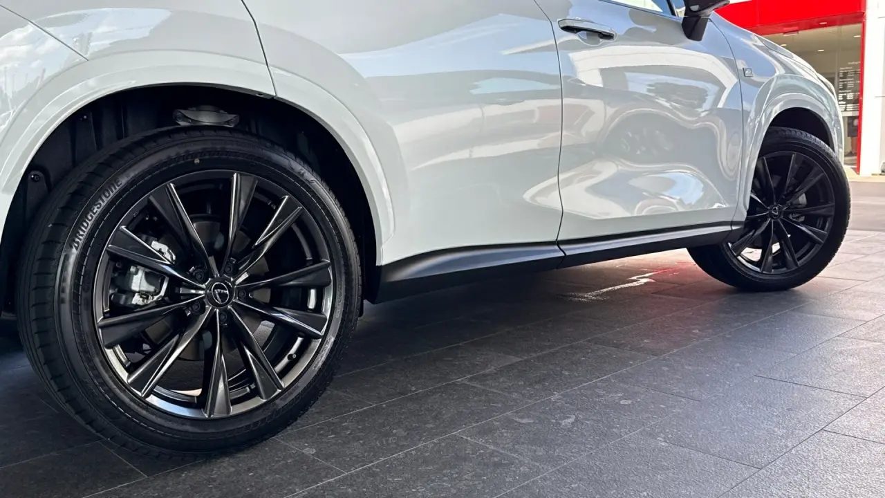 2025 Lexus NX350 Gallery Image 5