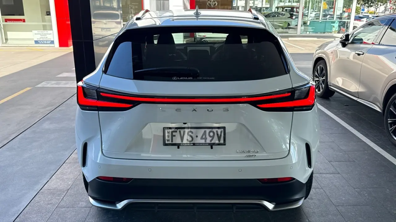 2025 Lexus NX350 Gallery Image 6