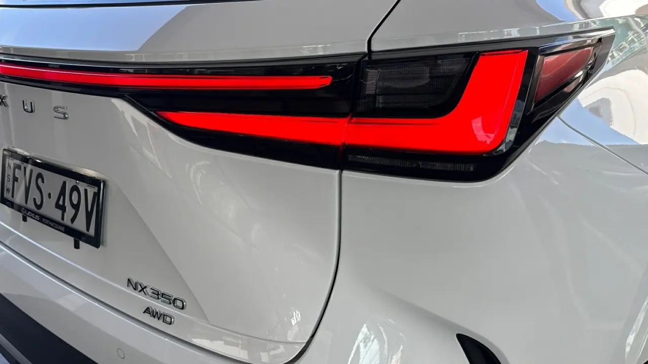 2025 Lexus NX350 Gallery Image 7