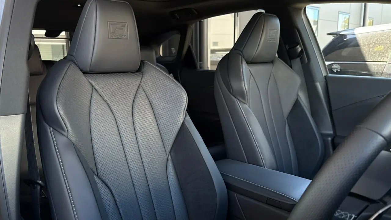 2025 Lexus RX500h Gallery Image 11