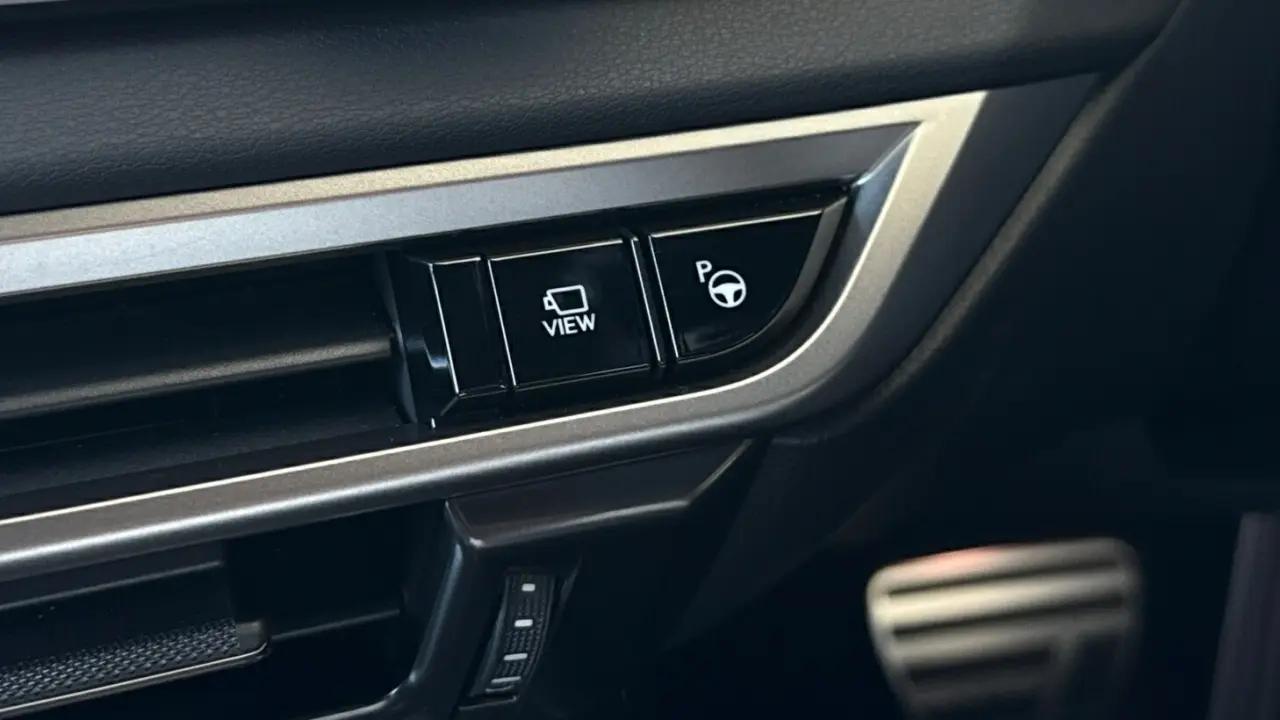 2025 Lexus RX500h Gallery Image 18