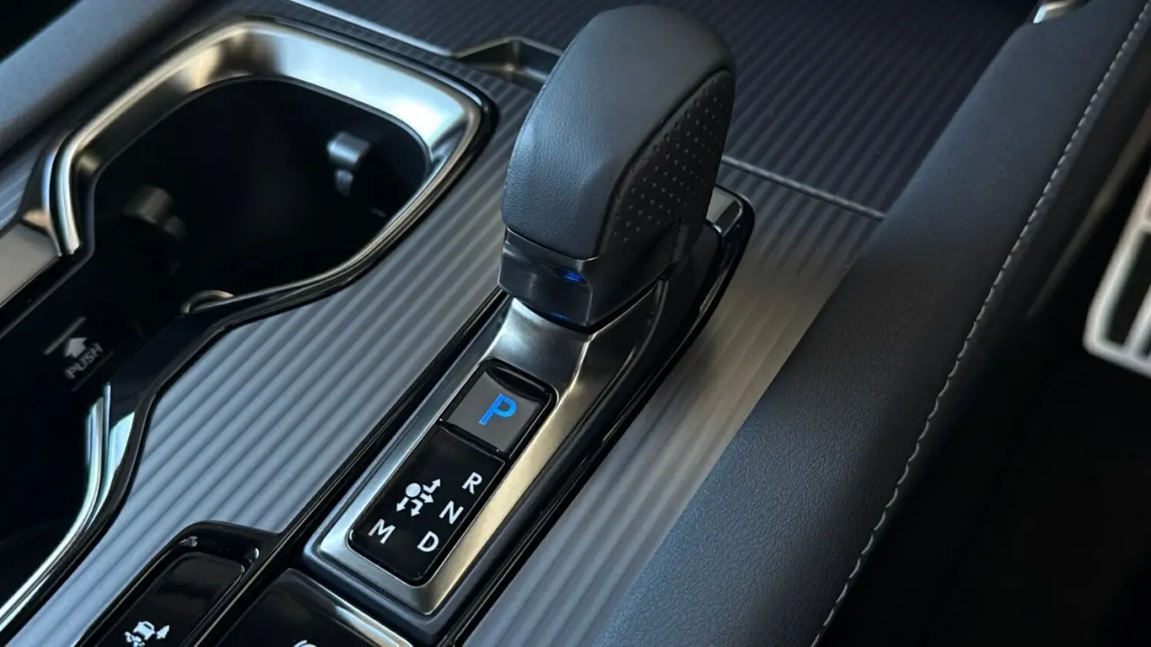 2025 Lexus RX500h Gallery Image 19