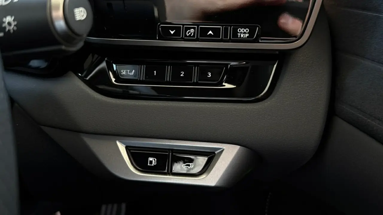 2025 Lexus RX500h Gallery Image 23