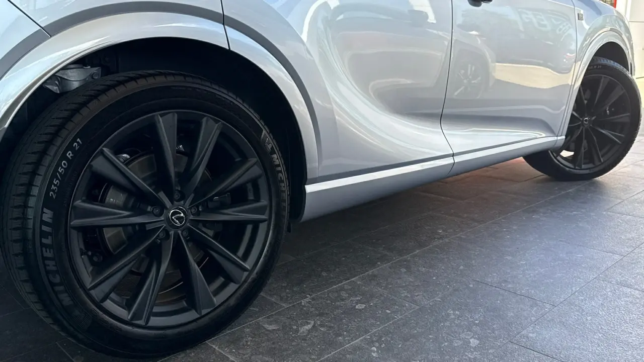 2025 Lexus RX500h Gallery Image 5