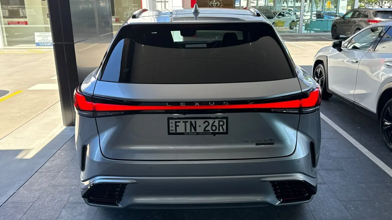 2025 Lexus RX500h Gallery Image 6