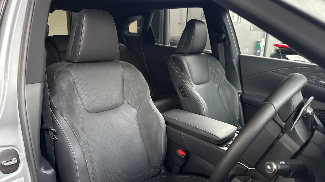 2025 Lexus RX450h+ Gallery Image 10