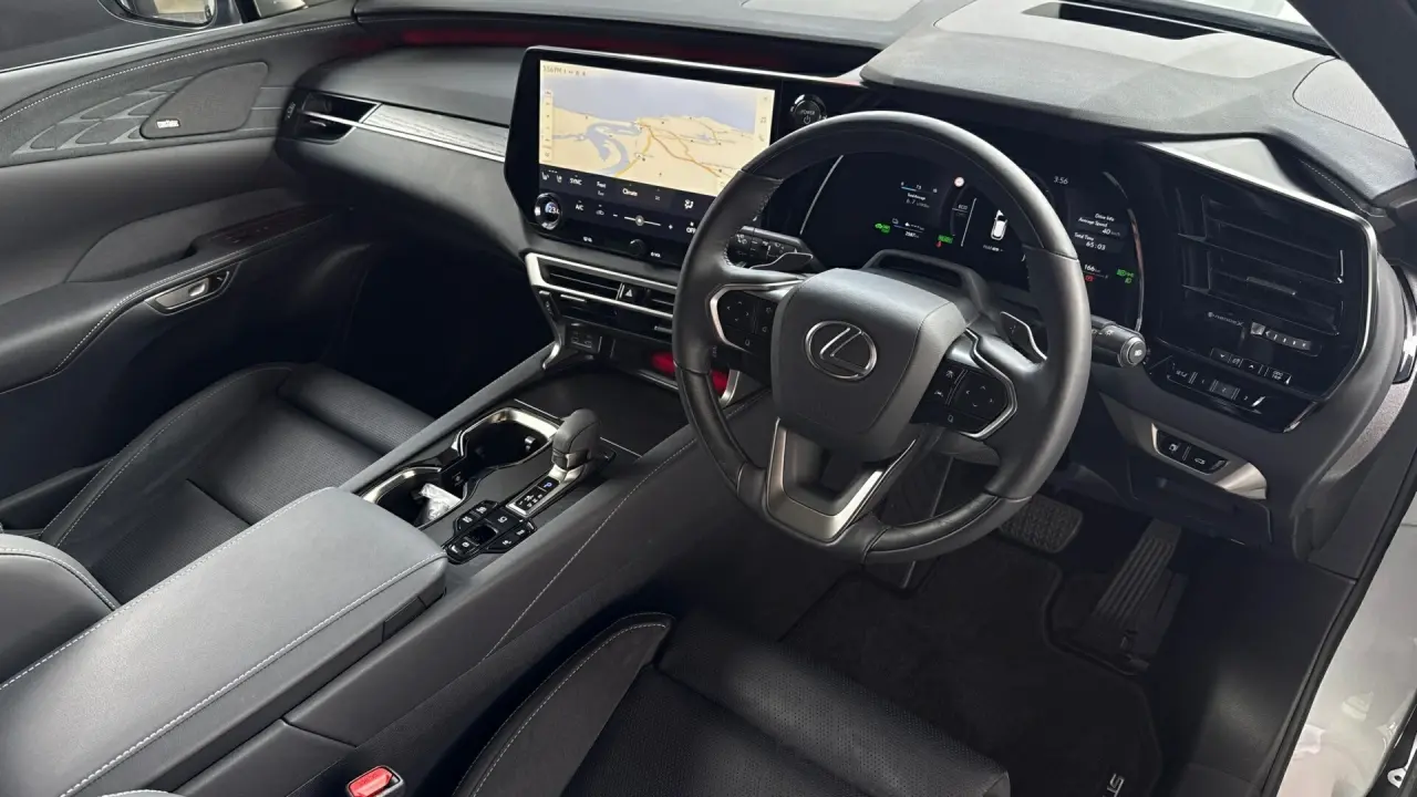 2025 Lexus RX450h+ Gallery Image 11