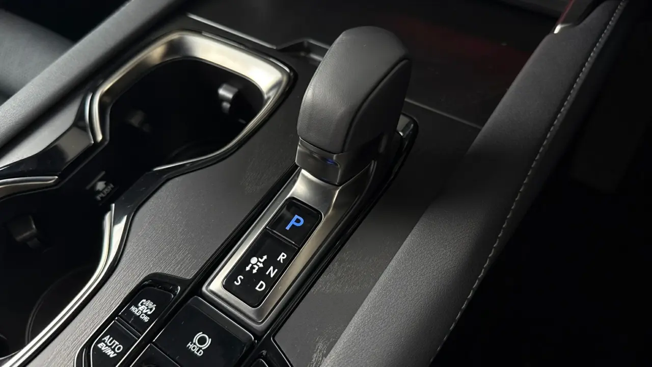 2025 Lexus RX450h+ Gallery Image 17