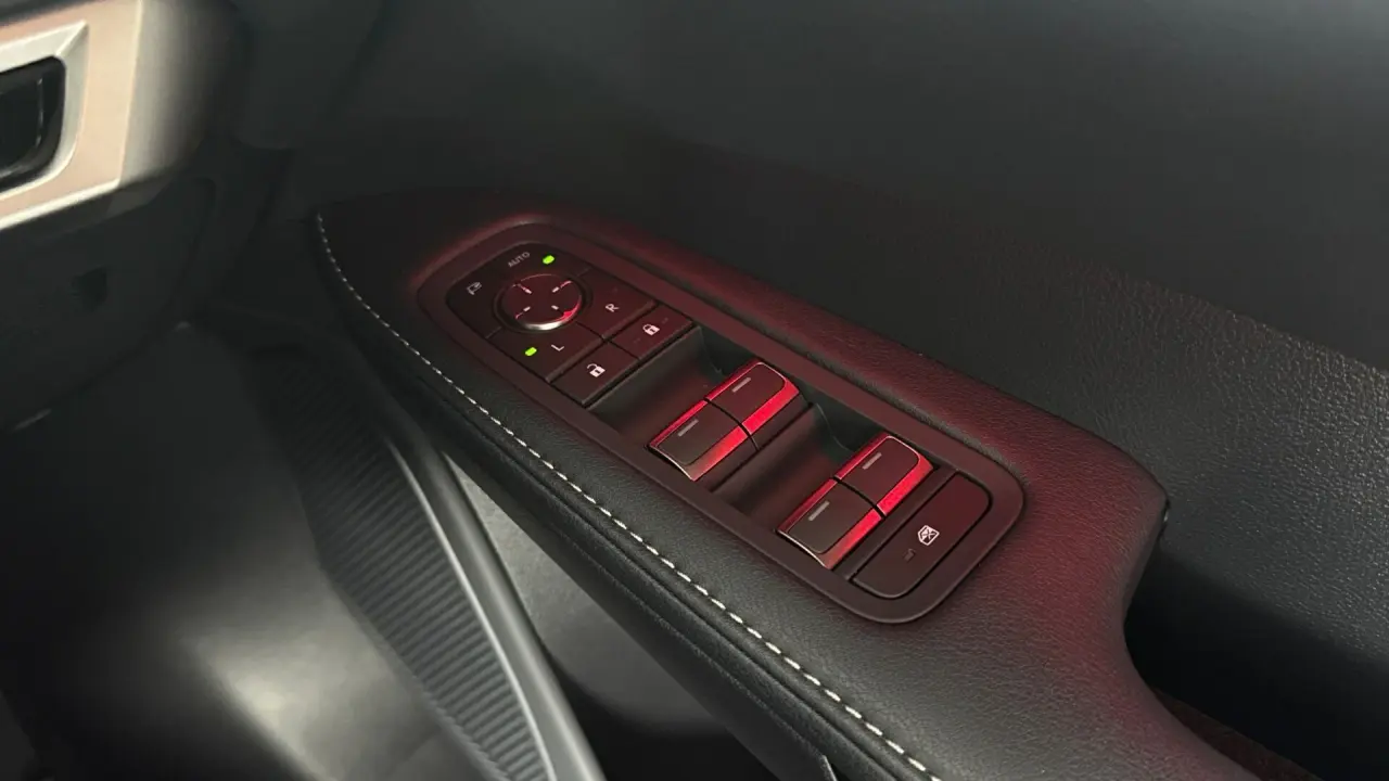 2025 Lexus RX450h+ Gallery Image 19