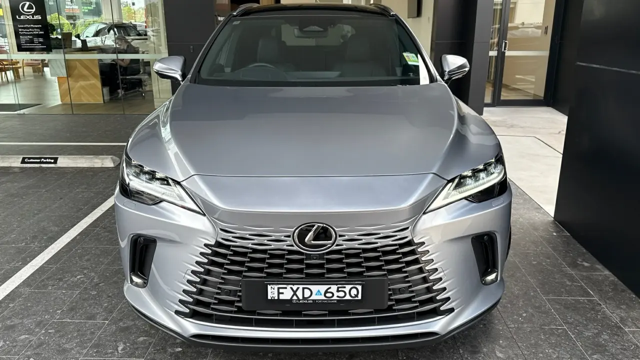 2025 Lexus RX450h+ Gallery Image 2