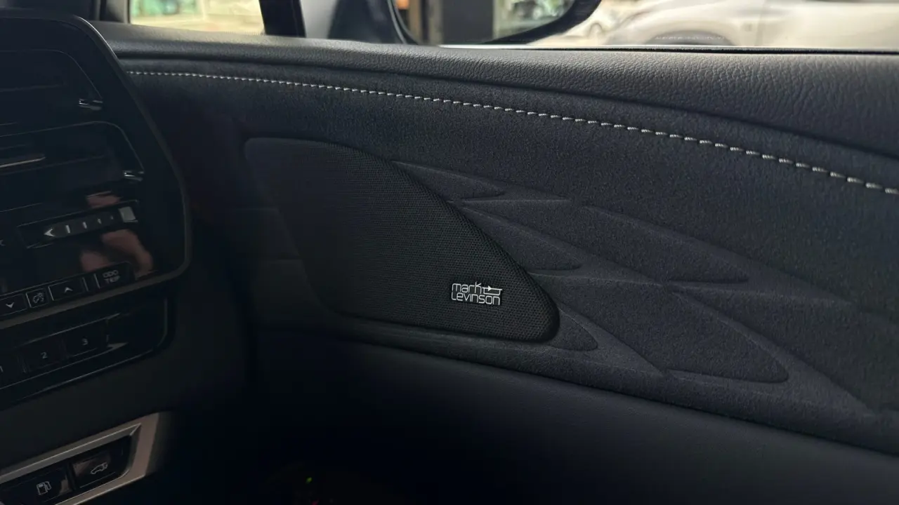 2025 Lexus RX450h+ Gallery Image 20