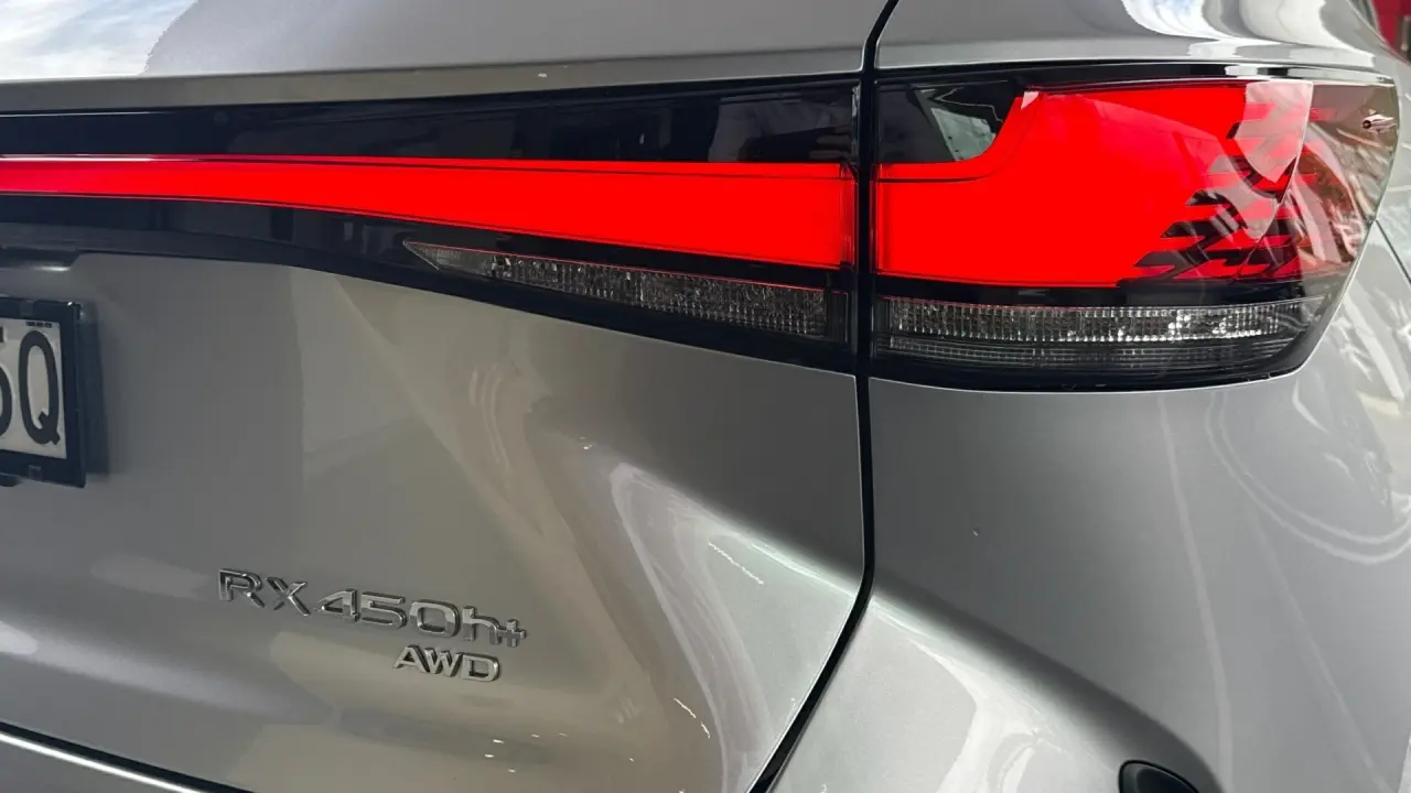 2025 Lexus RX450h+ Gallery Image 7