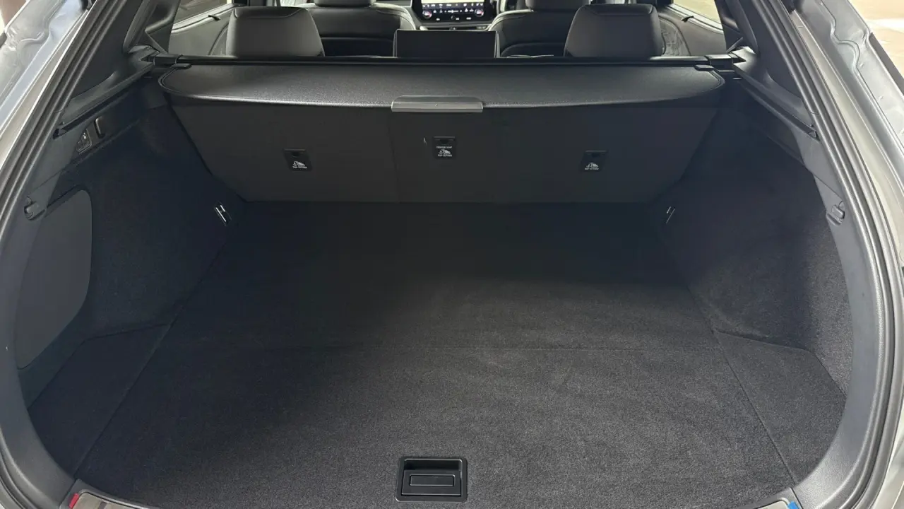 2025 Lexus RX450h+ Gallery Image 8