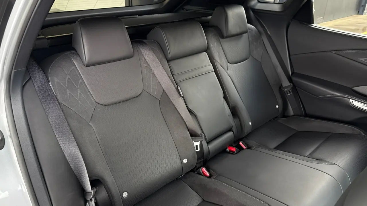 2025 Lexus RX450h+ Gallery Image 9