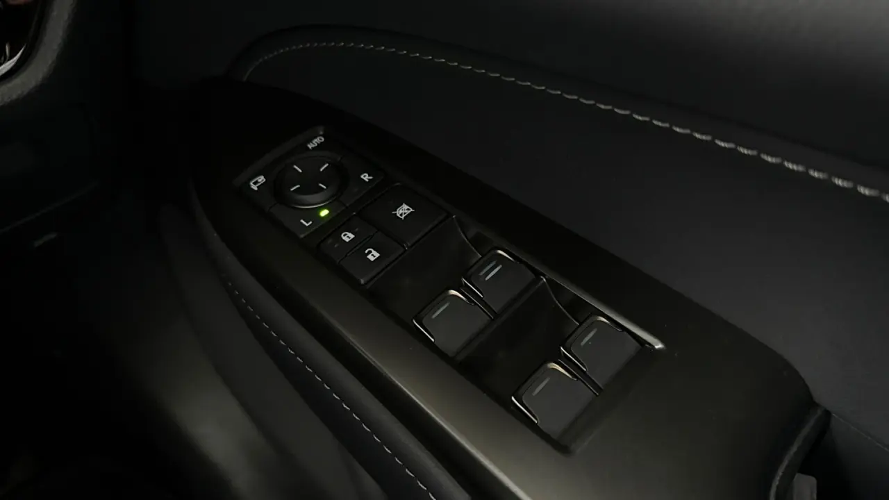 2025 Lexus NX250 Gallery Image 18