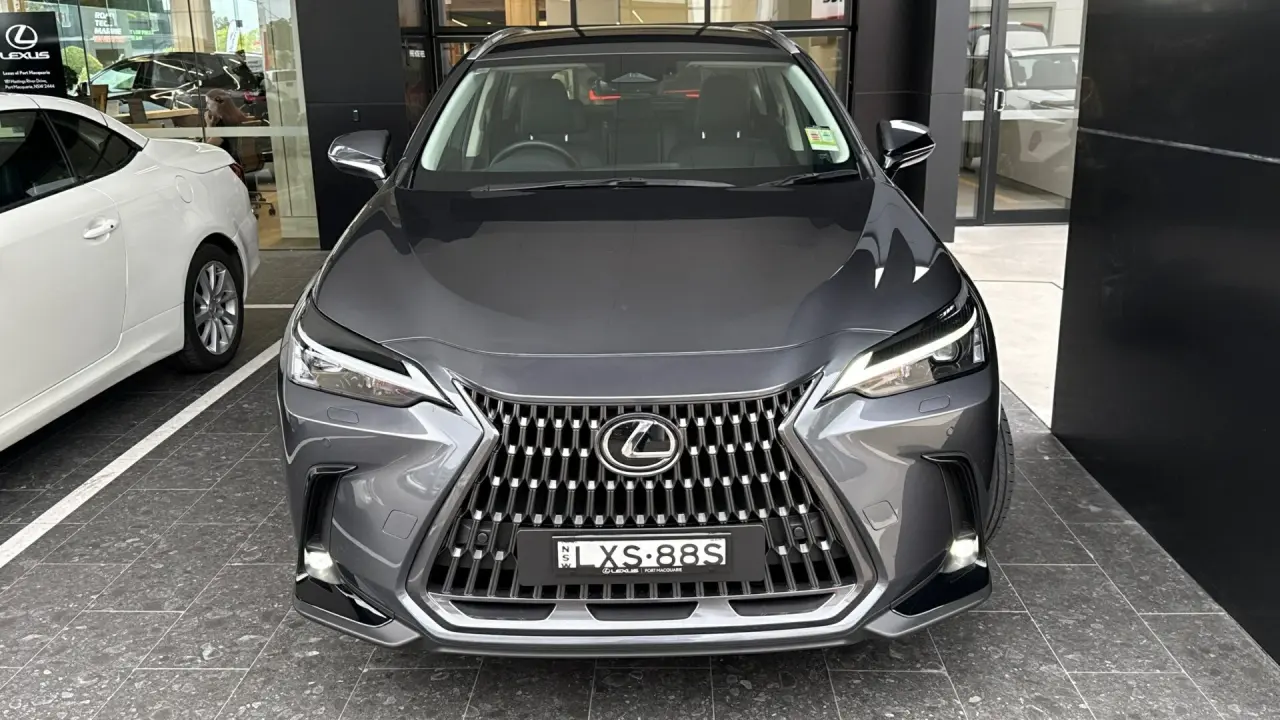 2025 Lexus NX250 Gallery Image 2