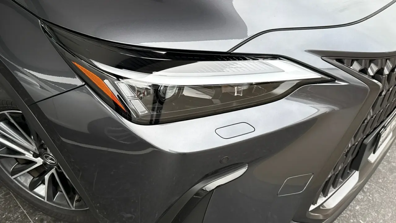 2025 Lexus NX250 Gallery Image 3