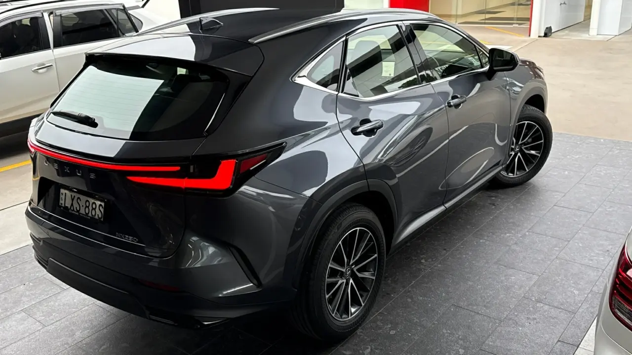 2025 Lexus NX250 Gallery Image 4