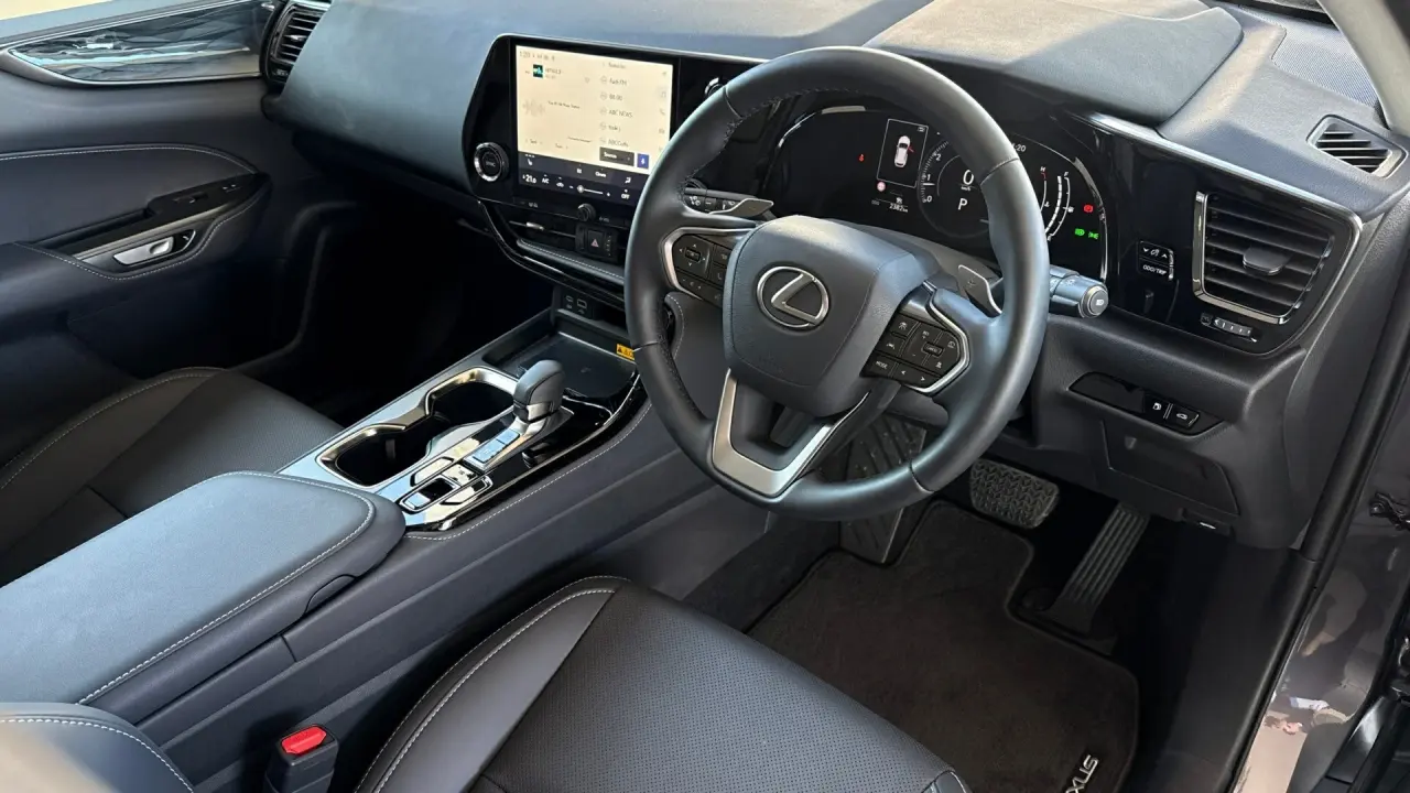 2025 Lexus NX250 Gallery Image 11
