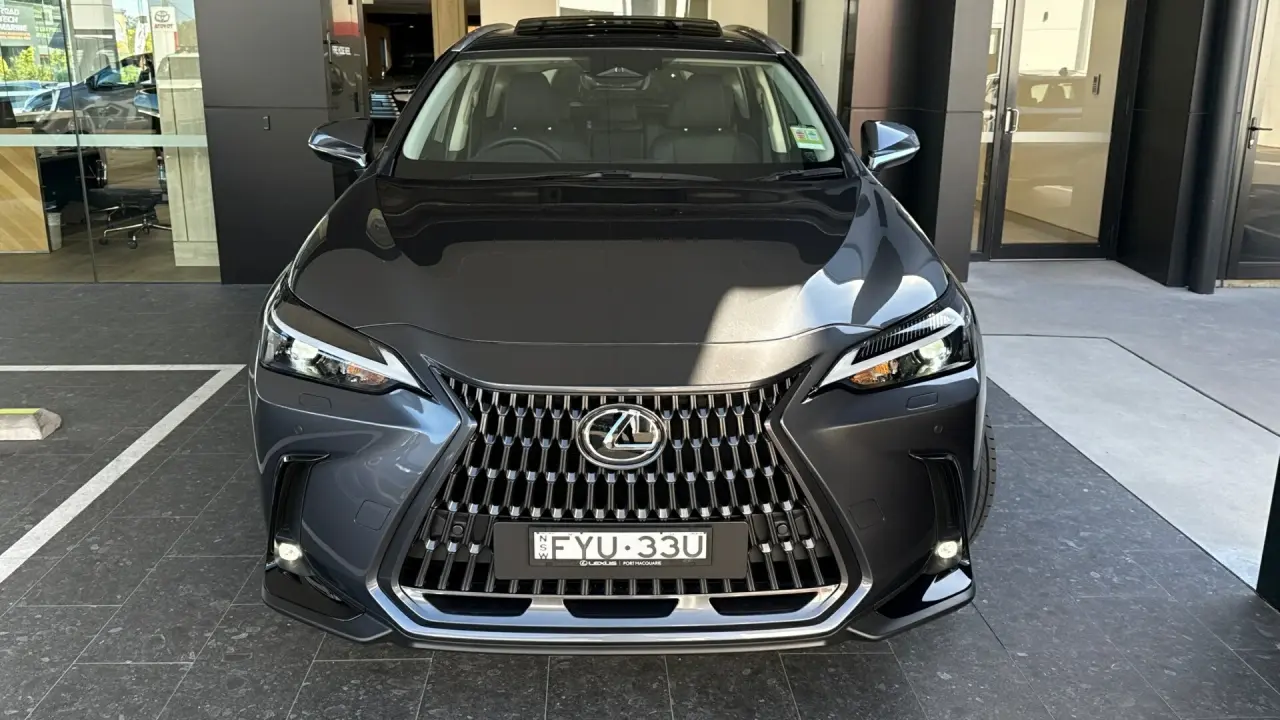 2025 Lexus NX250 Gallery Image 2