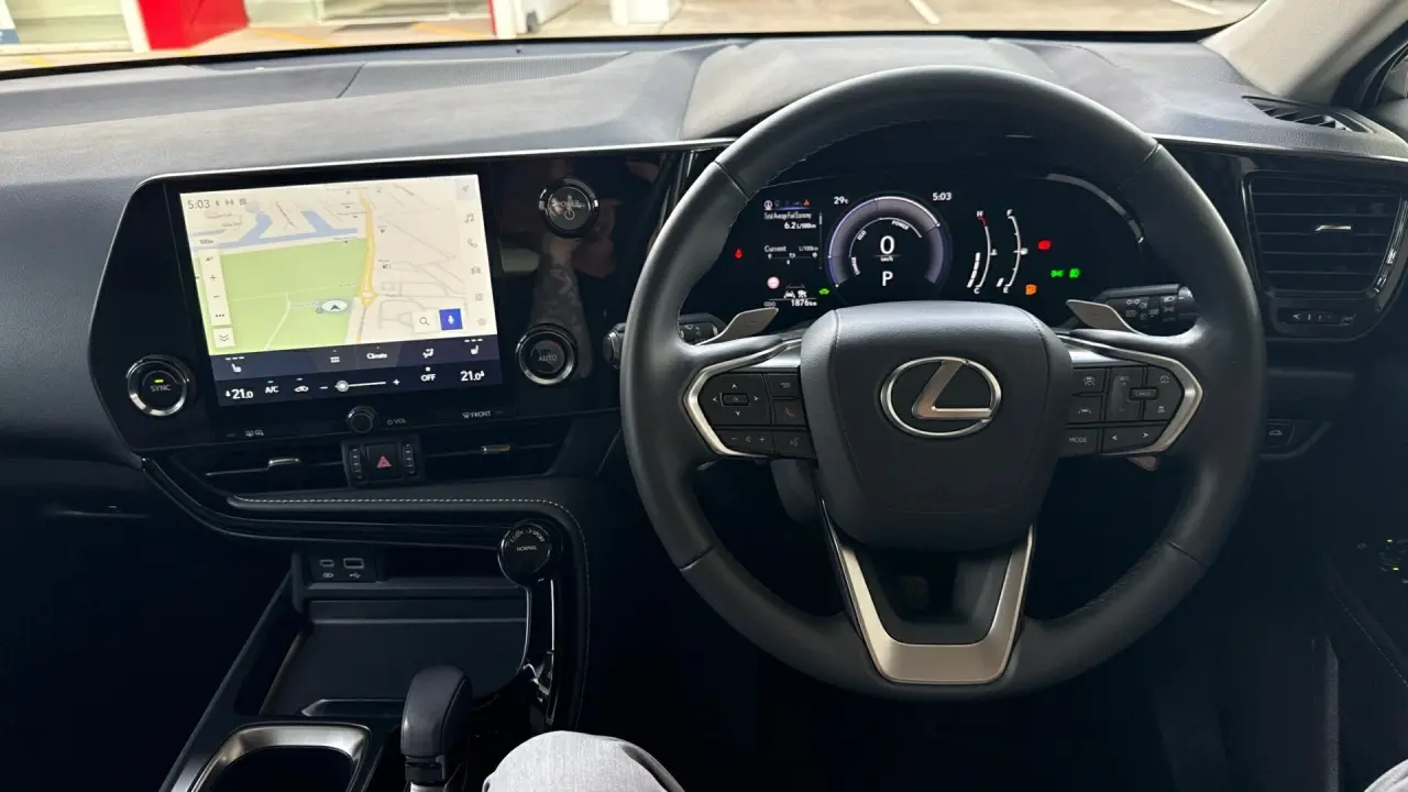 2025 Lexus NX350H Gallery Image 10