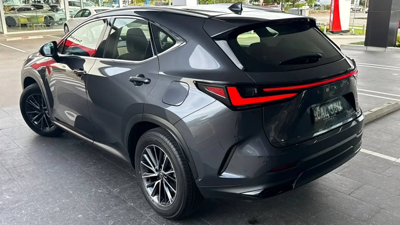 2025 Lexus NX350H Gallery Image 4