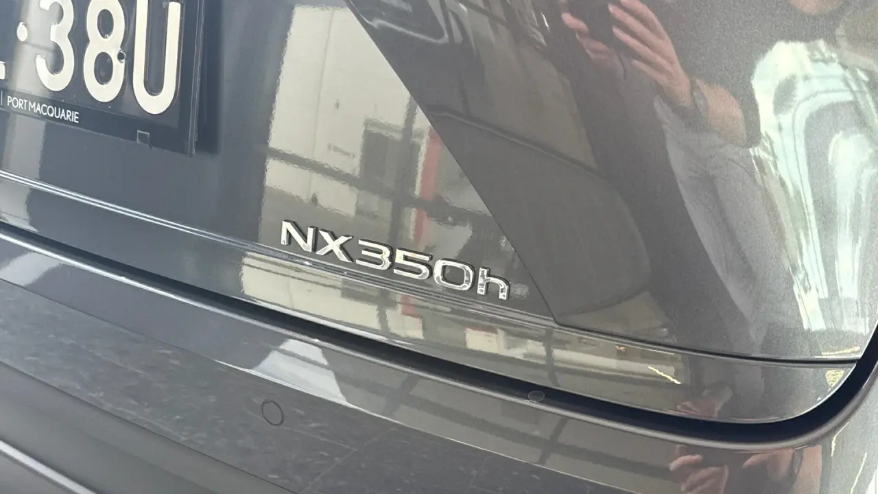 2025 Lexus NX350H Gallery Image 6