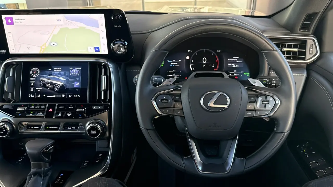 2025 Lexus LX500d Gallery Image 10