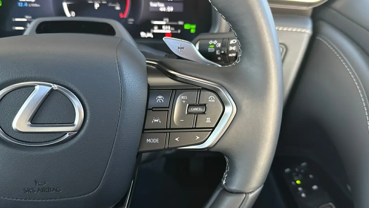 2025 Lexus LX500d Gallery Image 12