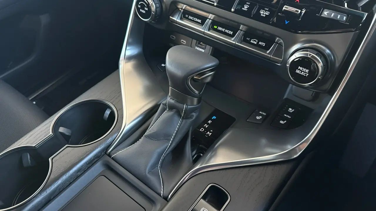 2025 Lexus LX500d Gallery Image 15