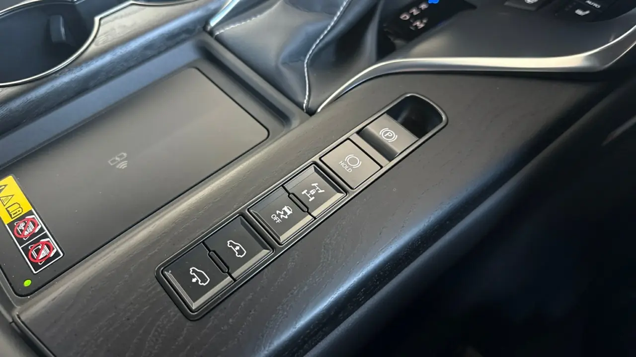 2025 Lexus LX500d Gallery Image 16