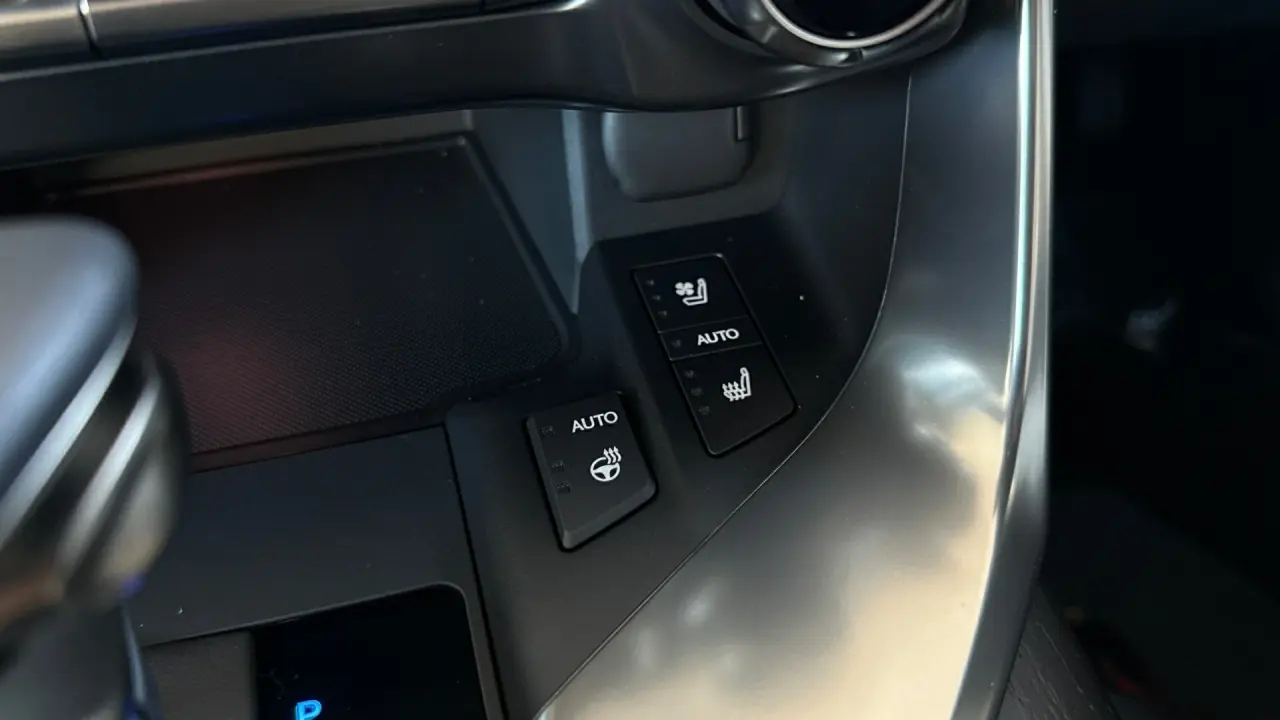 2025 Lexus LX500d Gallery Image 17