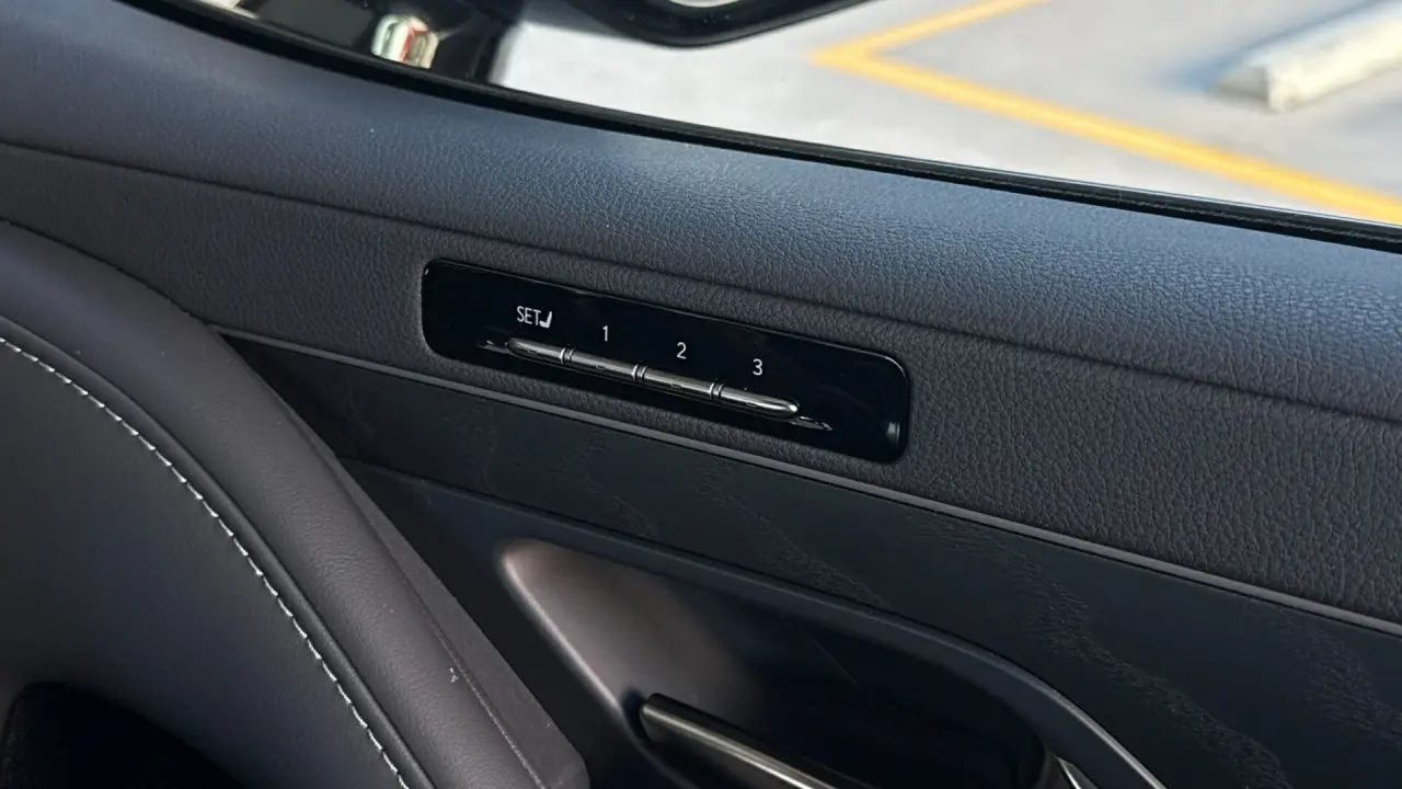 2025 Lexus LX500d Gallery Image 18