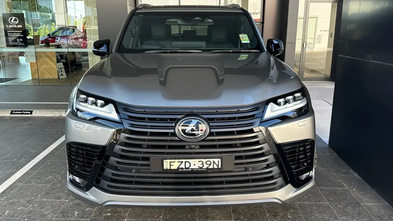 2025 Lexus LX500d Gallery Image 2