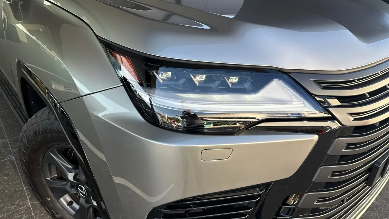 2025 Lexus LX500d Gallery Image 3