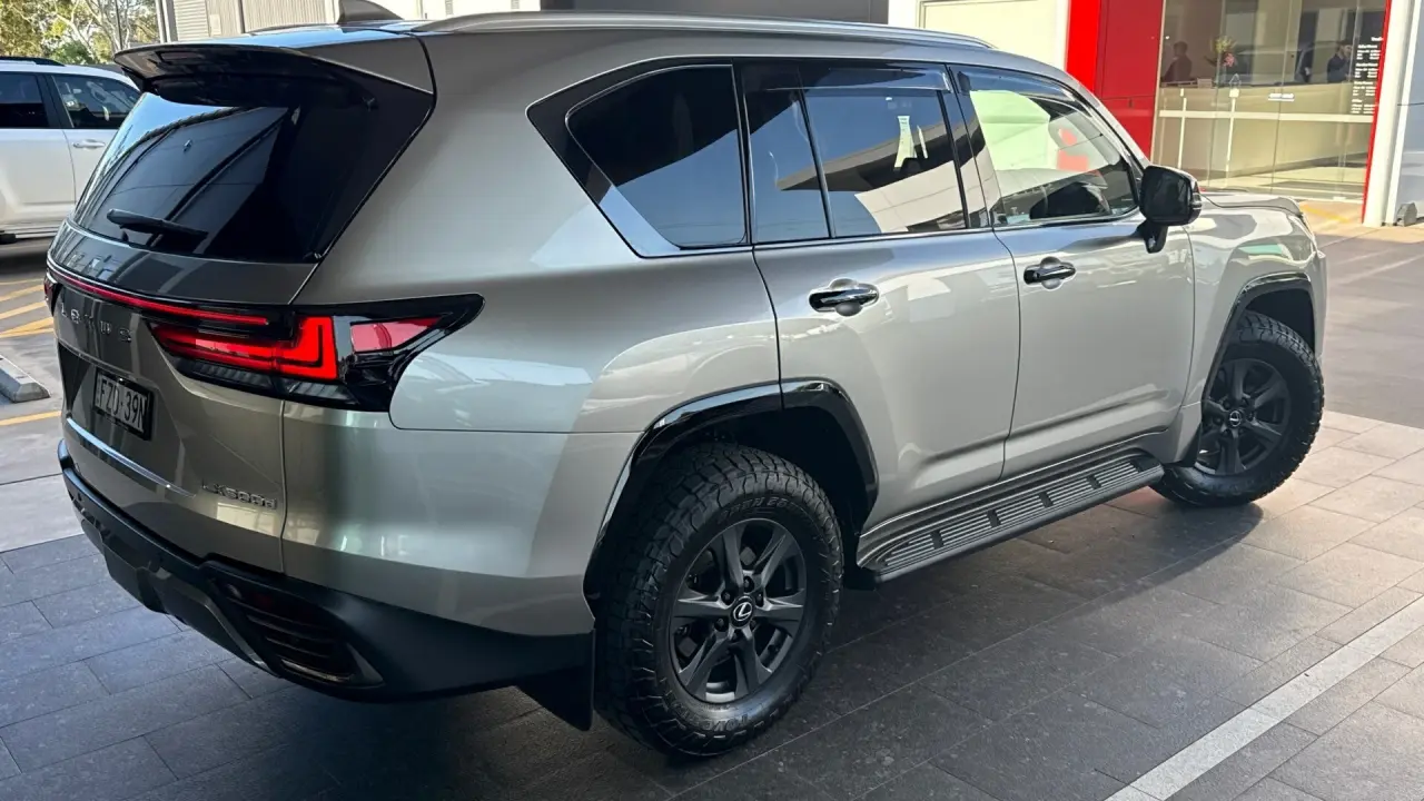 2025 Lexus LX500d Gallery Image 4