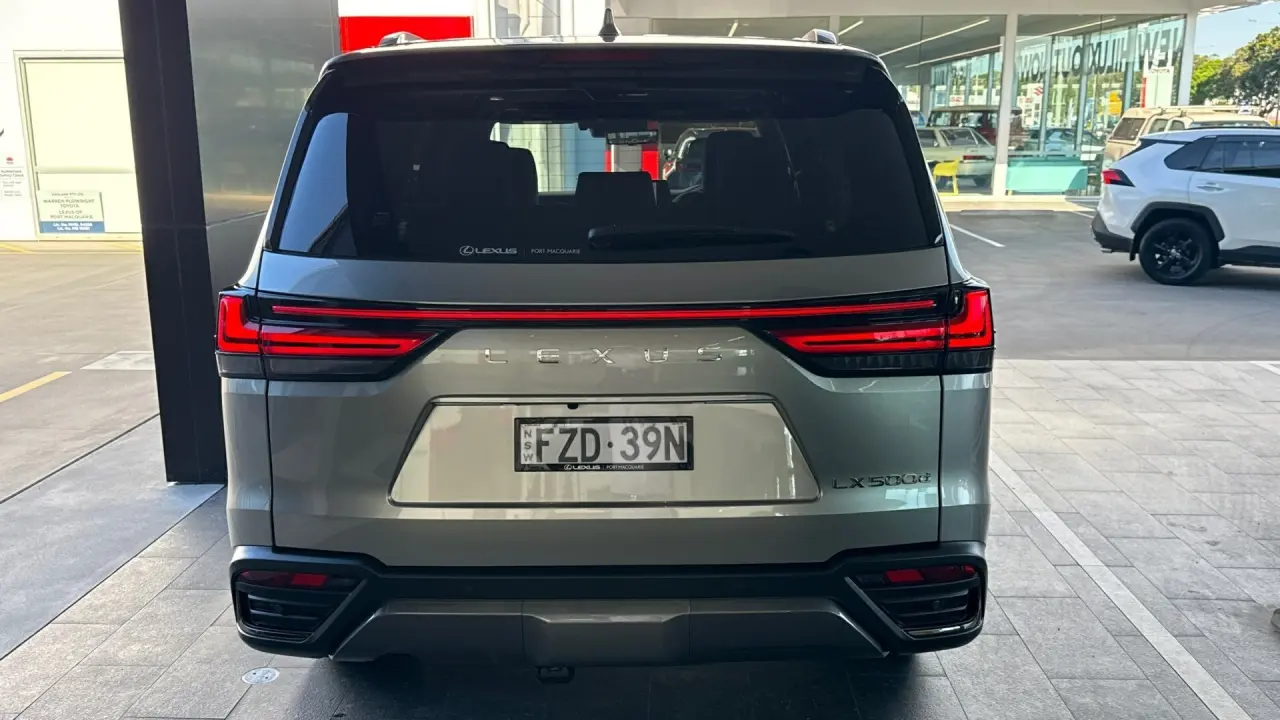 2025 Lexus LX500d Gallery Image 5