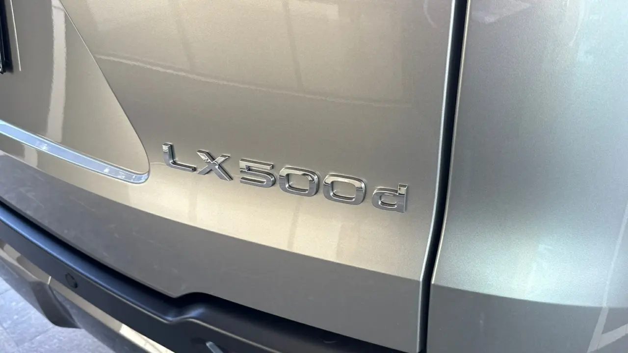 2025 Lexus LX500d Gallery Image 6