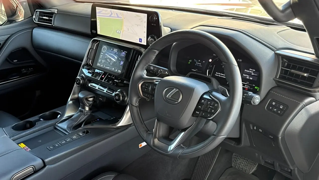 2025 Lexus LX500d Gallery Image 9