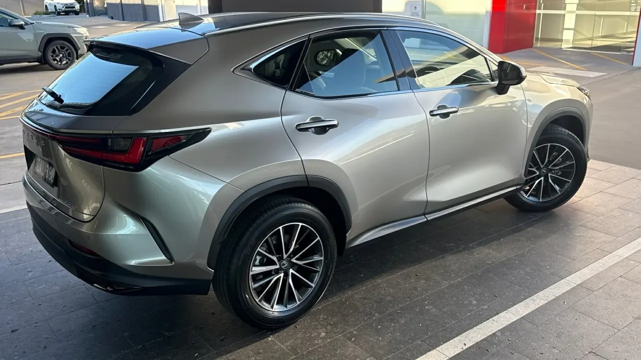 2026 Lexus NX350H Gallery Image 4
