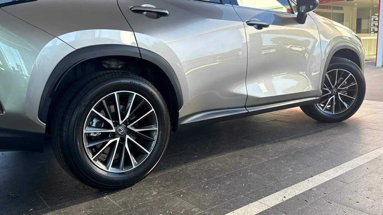 2026 Lexus NX350H Gallery Image 5