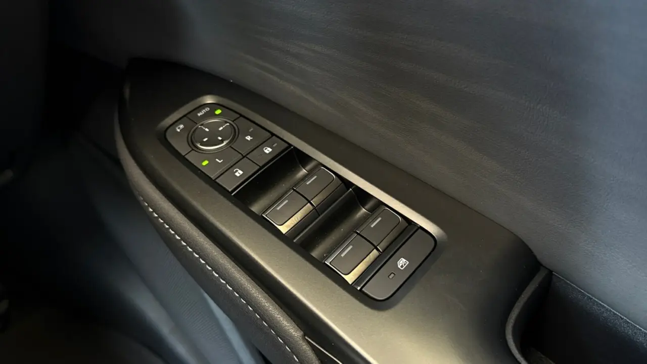 2026 Lexus RZ500e Gallery Image 16