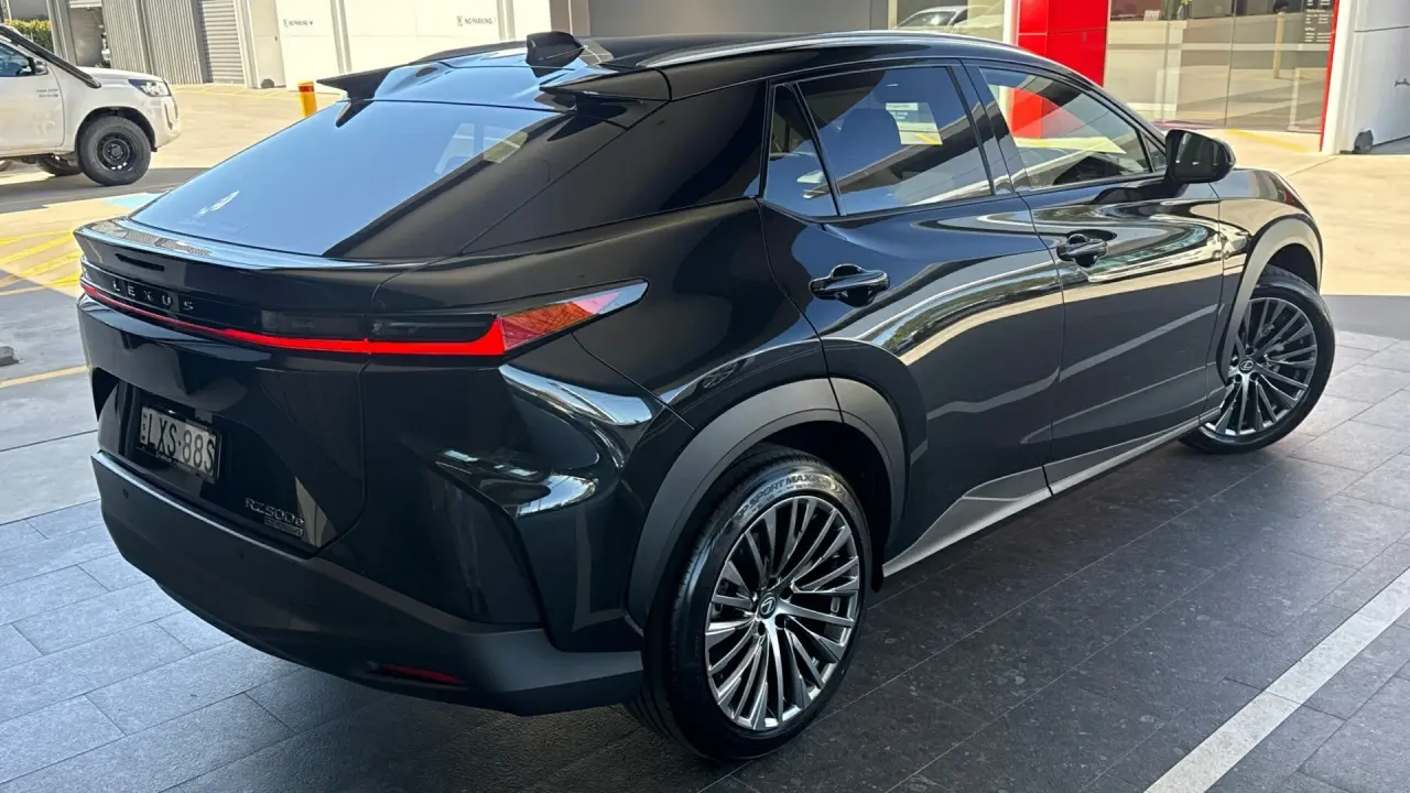 2026 Lexus RZ500e Gallery Image 4