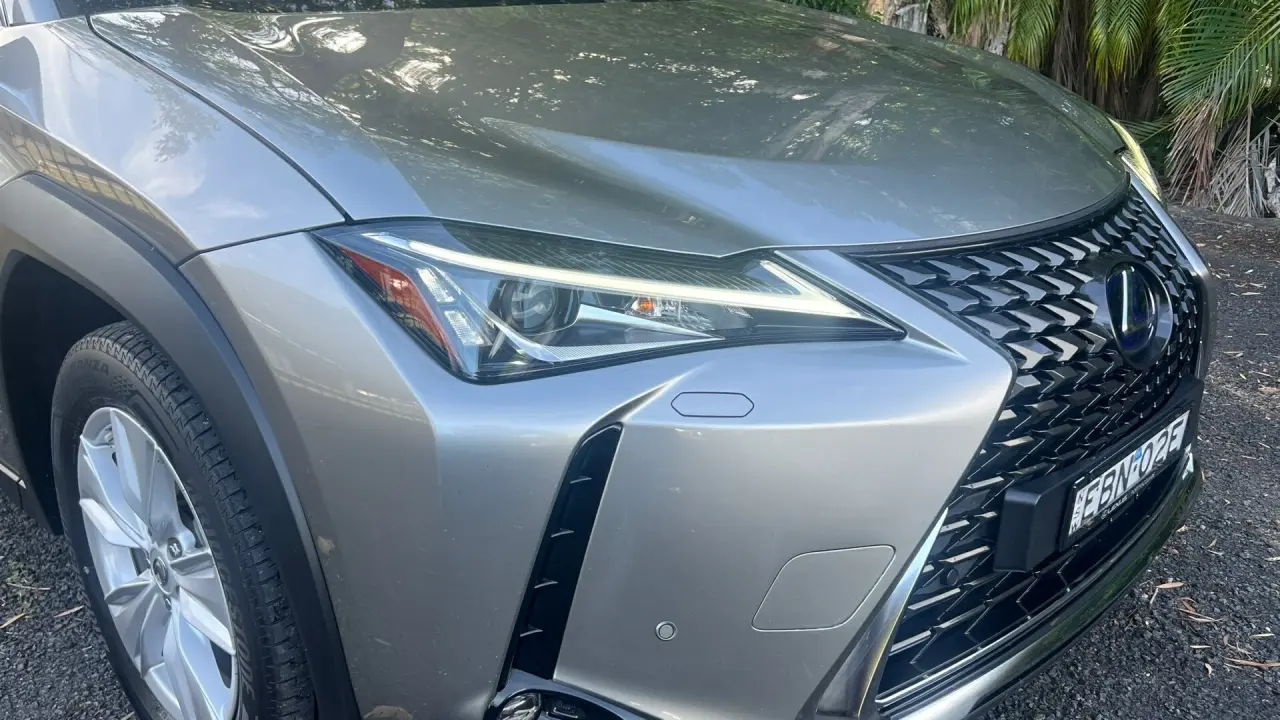 2019 Lexus UX250H Image 2