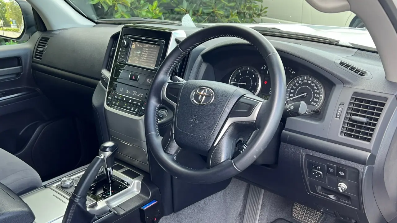 2016 Toyota Landcruiser Image 10